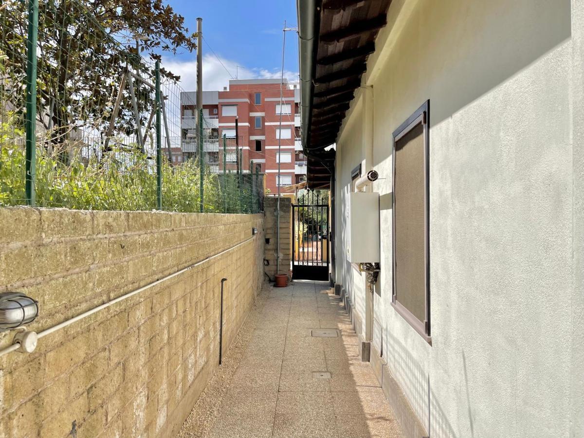 Independent House With Private Patio In Casa de férias